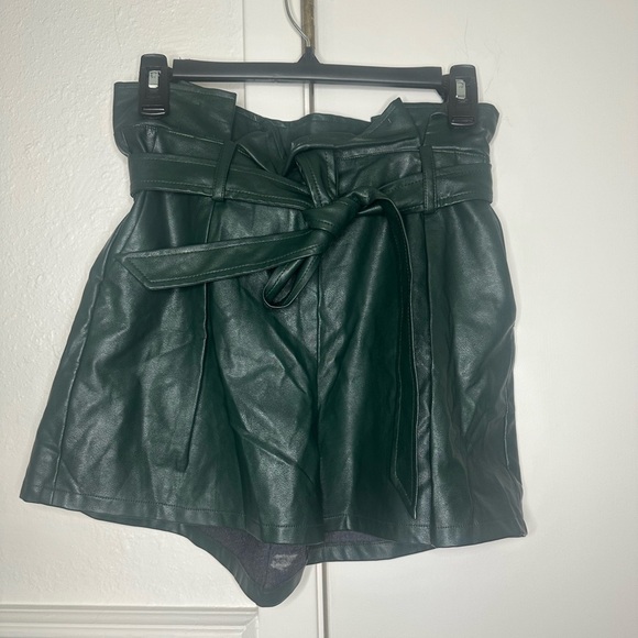 LBD by design Green Faux Leather Shorts size M - Picture 1 of 6